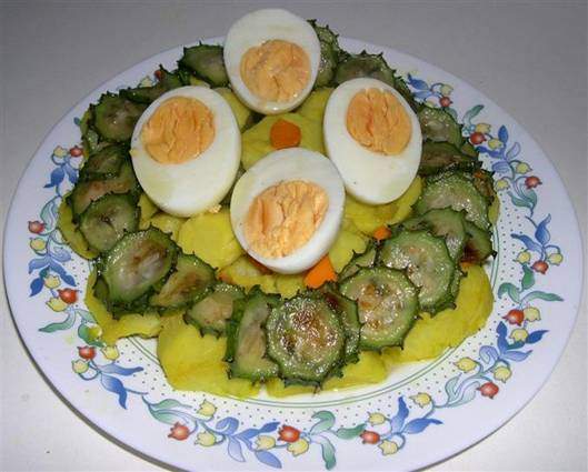 Archivo:Huevos con melon amargo.jpg