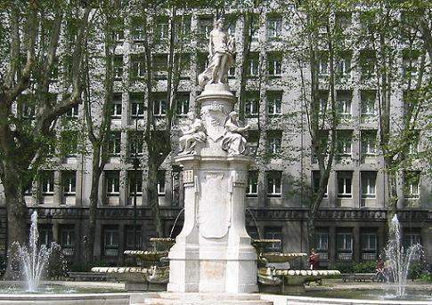 Archivo:Fuente de Apolo.jpg