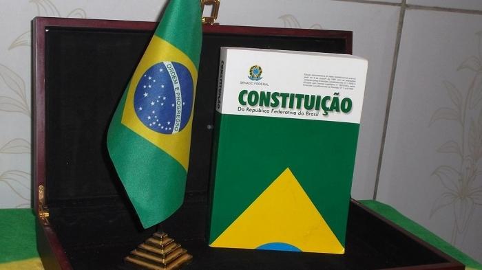 Archivo:Constitución de brasil.jpg