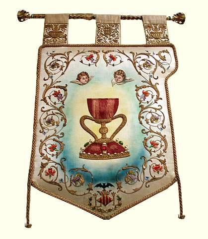 Archivo:Estandarte de la Cofradía del Santo Cáliz.jpg