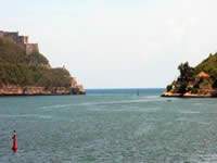 Archivo:Marina-marlin-entrada-bahia-santiago200.jpg
