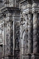 Archivo:Detalle de la fachada de los Jesuítas en Quito.jpg