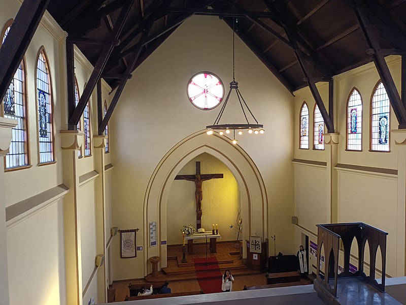 Archivo:Vista al altar desde el órgano y coro.jpg