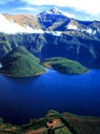 Archivo:Cuicocha laguna.jpeg