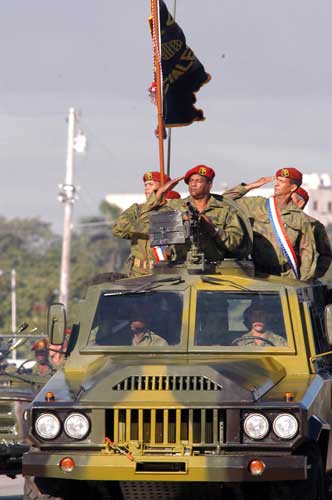 Fuerzas Armadas de Cuba - Página 8 Desfilemilitar6ghn5
