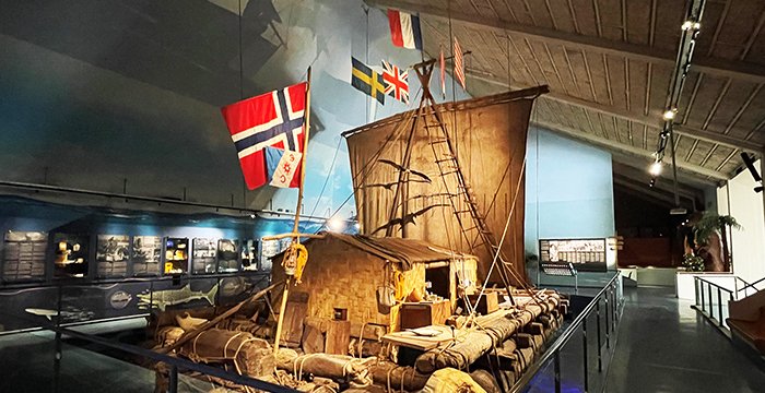 Archivo:Embarcacion Kon-Tiki expuesta museo Oslo 1.jpeg