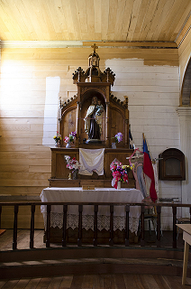 Archivo:Altar, iglesia de Quinchao1.png