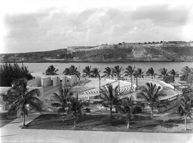 Archivo:Anfiteatro-de-La-Habana Avenida-del-Puerto.jpg