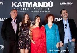 Katmandu un espejo en el cielo.jpg