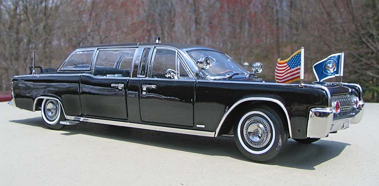 Archivo:Limusina Presidencial Lincoln Continental modelo 1961.jpg