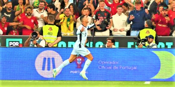 Archivo:Ronaldo 900 goles.jpeg