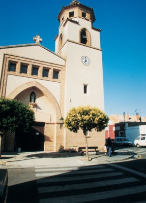 Archivo:San Juan de Mozarrifar (Zaragoza) Iglesia parroquial.jpg