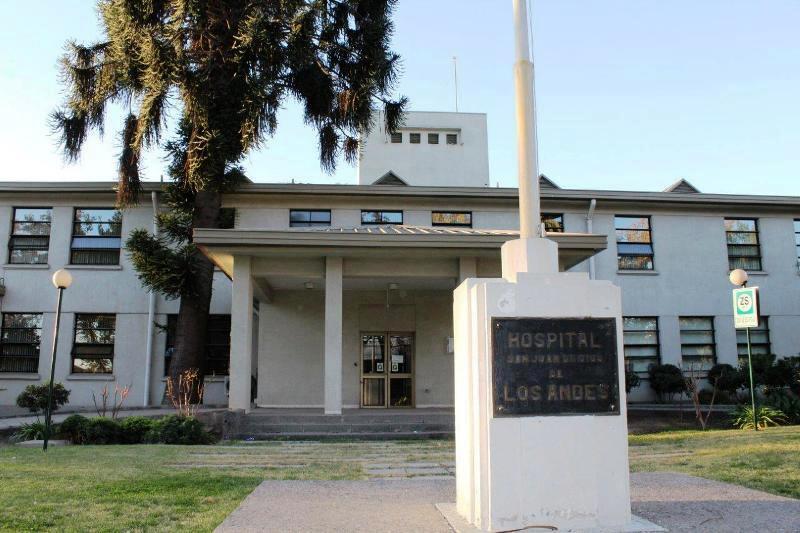 Archivo:LOS-ANDES-HOSPITAL, Fachada.jpg