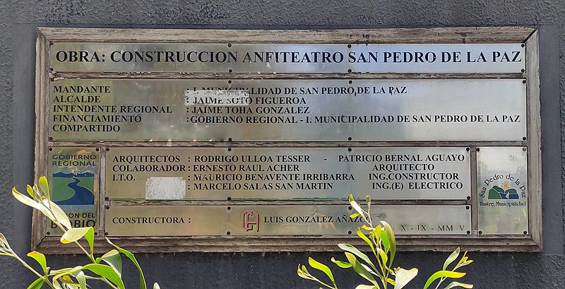 Archivo:Placa del Anfiteatro San Pedro de la Paz, Chile.jpg