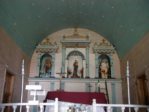 Archivo:Altar, iglesia de Colo.jpg
