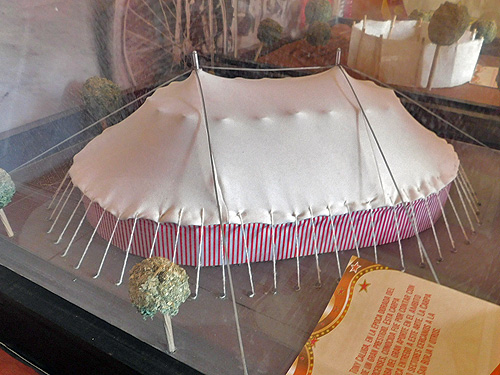 Archivo:Maqueta del Circo de Tony Caluga.jpg