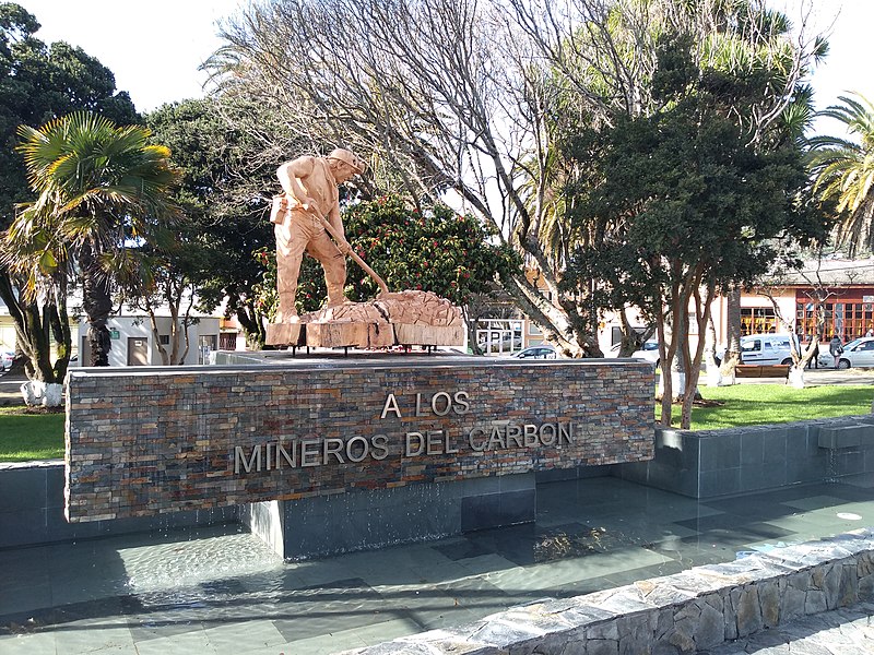 Archivo:Monumento a los Mineros del Carbón de Lebu1.jpg