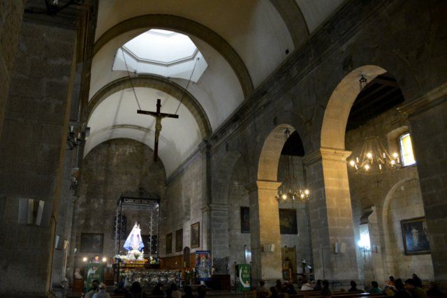 Archivo:Iglesia-de-Santo-Domingo-Chile2, nave central.jpg