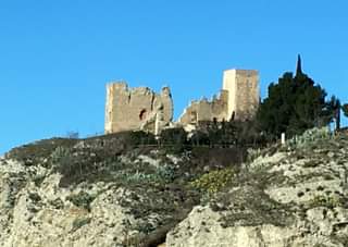 Archivo:Castillo de los Cornel.jpg