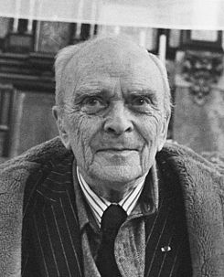 Seán MacBride 1984.jpg