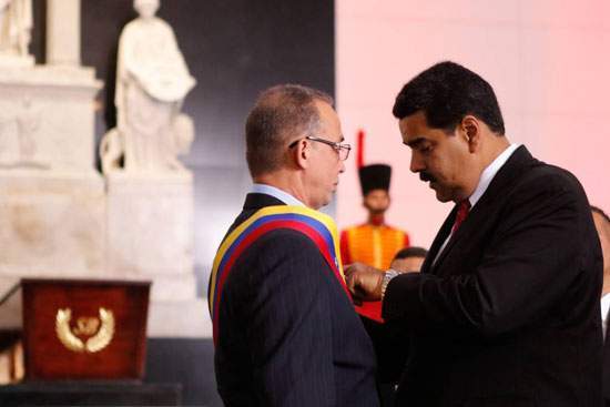 Antonio Guerrero recibe la Orden Libertadores de América de manos del presidente de Venezuela, Nicolás Maduro Antonio Guerrero recibe la Orden Libertadores de América de manos del presidente de Venezuela, Nicolás Maduro
