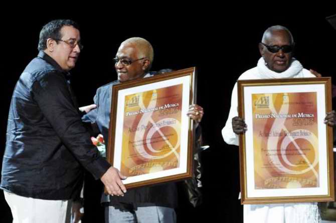 César Pedroso y Adriano Rodríguez reciben el Premio Nacional de Música 2013.