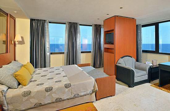 Archivo:Melia-cohiba-junior-suite-royal-service-675.jpg