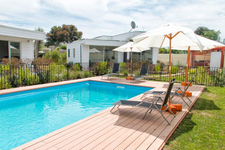 Archivo:Cabañas Río Rapel.jpg