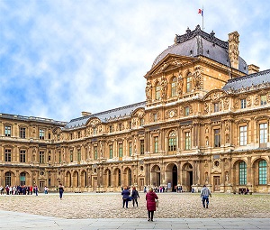 Patio del Louvre.jpg