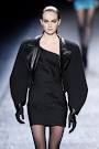 Archivo:Diseños Olivier Theyskens 02.jpg