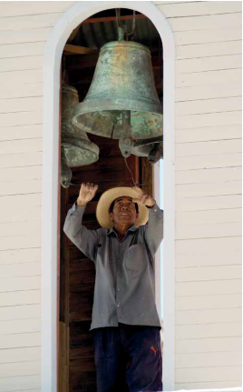 Archivo:Iglesia de Limaxiña Campanario.png