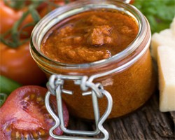 Pesto con tomate.jpg