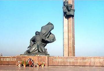 Archivo:MonumentoMatrosov Ufa.jpg