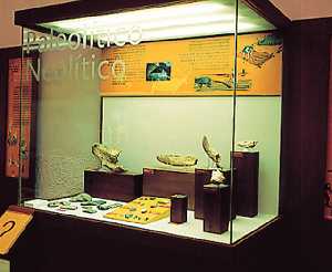 Archivo:Museo de CaravacaDetalle de una exposición.jpg
