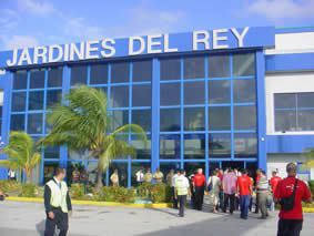 El Aeropuerto Internacional Jardines del Rey.jpg