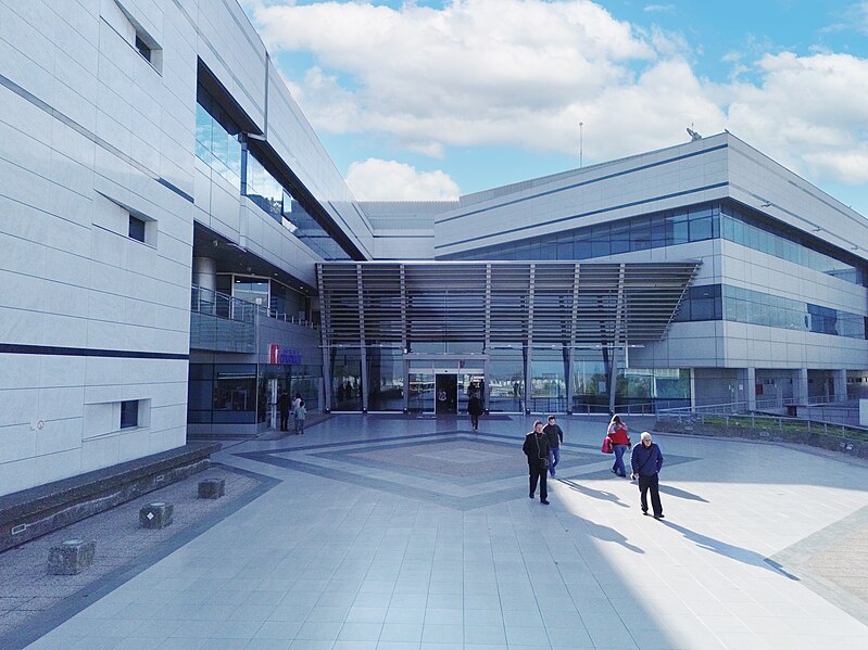 Archivo:HMS Frontis Entrada.jpg