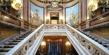 Escaleras del palacio de linares.jpg