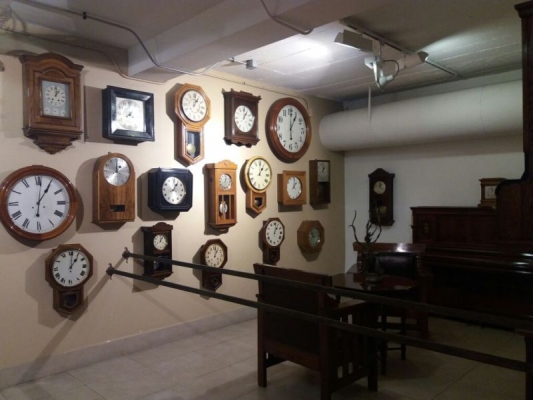 Archivo:Relojes, Museo del Ahorro en Santiago de Chile.jpg