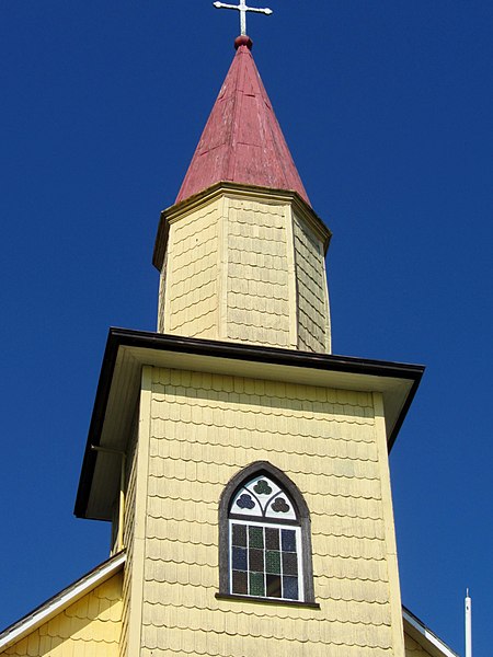 Archivo:Torre iglesia Luterana Puerto Varas.jpg