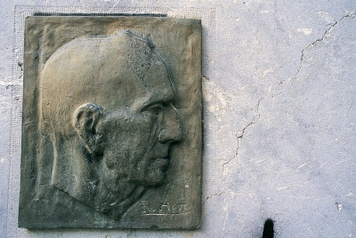 Archivo:Luis María López Allué. Escultura en bronce de Ramón Acín.jpg
