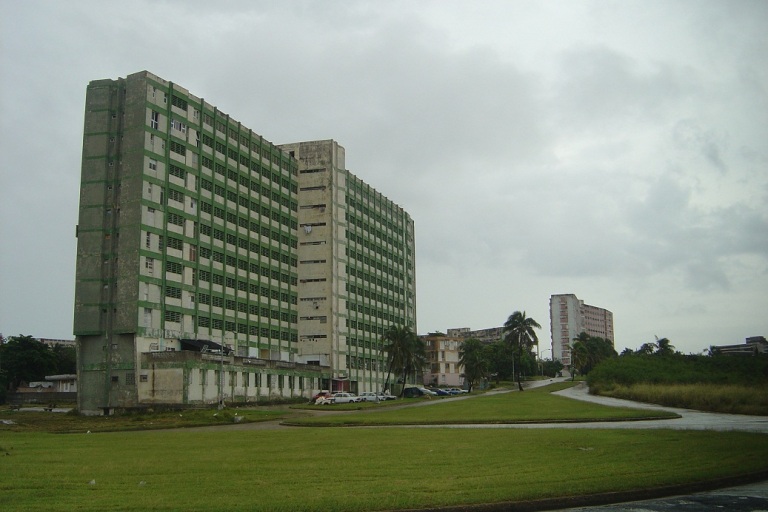 Archivo:Edificio 54 donde estudió en La Habana del Este.jpeg