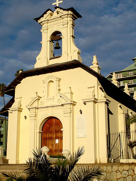 Archivo:Iglesia papudo1.jpg