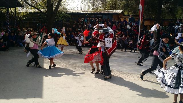 Archivo:Cueca escolar en Malloa.jpg