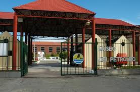 Archivo:Museo del petroleo.jpg