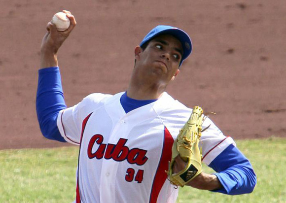 Archivo:Héctor Mendoza.jpg