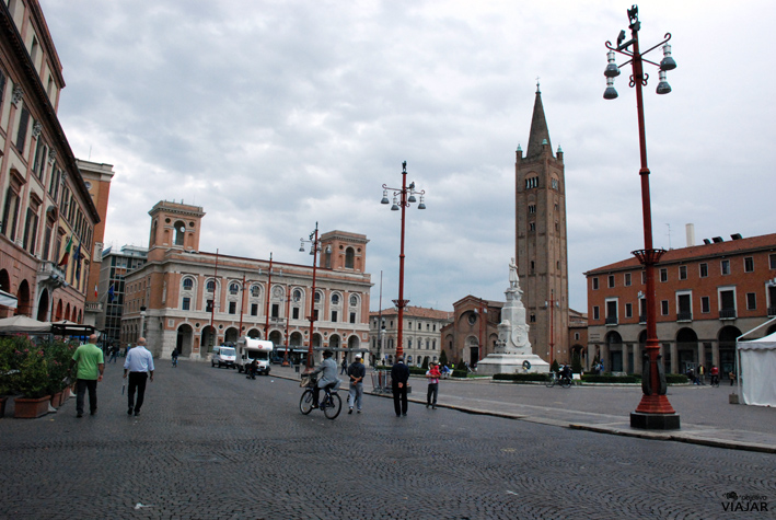 Archivo:Piazza-Saffi.-Forlì.jpg