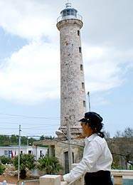 Archivo:Faro Vargas Cabo Cruz de lejos.jpg