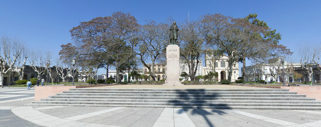 Archivo:Melo-plaza-constitucion.jpg