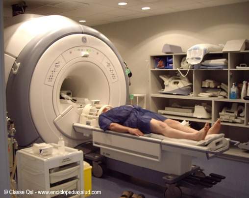 Archivo:MaquinaMRI.jpg