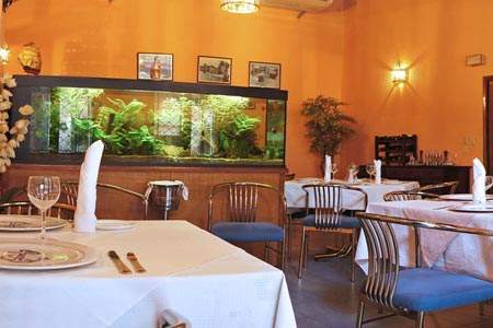Archivo:Salon Restaurante Puerto de Sagua-Habana Vieja.jpg